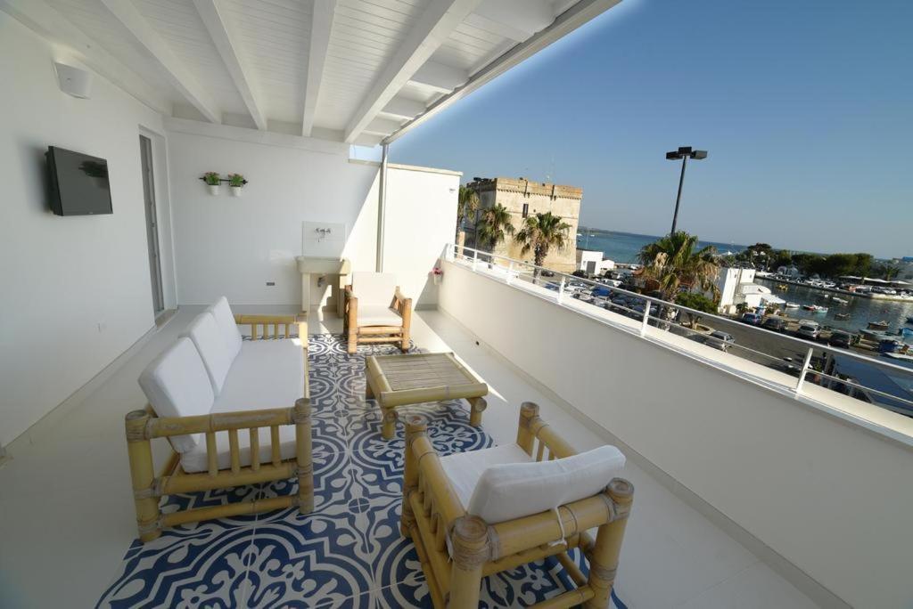 Latino Rent Room B&B Vista Mare ポルト・チェザーレオ エクステリア 写真