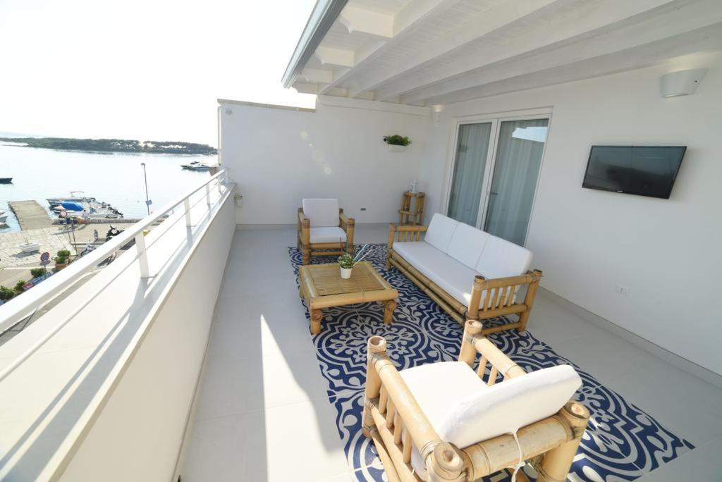 Latino Rent Room B&B Vista Mare ポルト・チェザーレオ エクステリア 写真