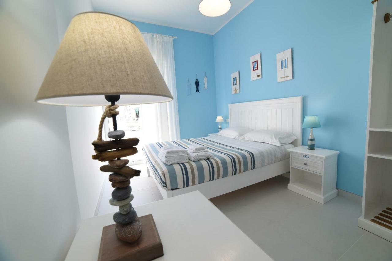 Latino Rent Room B&B Vista Mare ポルト・チェザーレオ エクステリア 写真