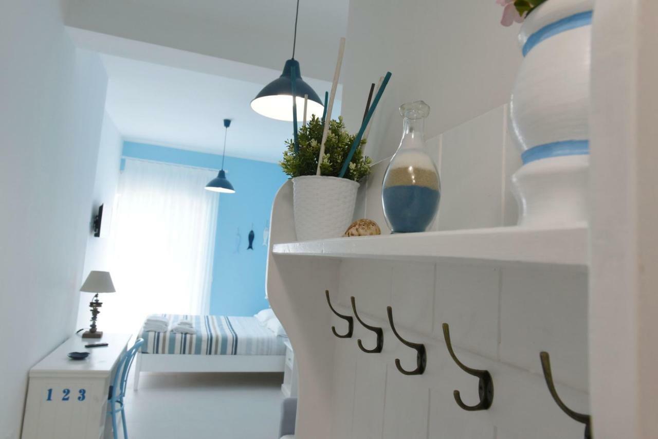 Latino Rent Room B&B Vista Mare ポルト・チェザーレオ エクステリア 写真