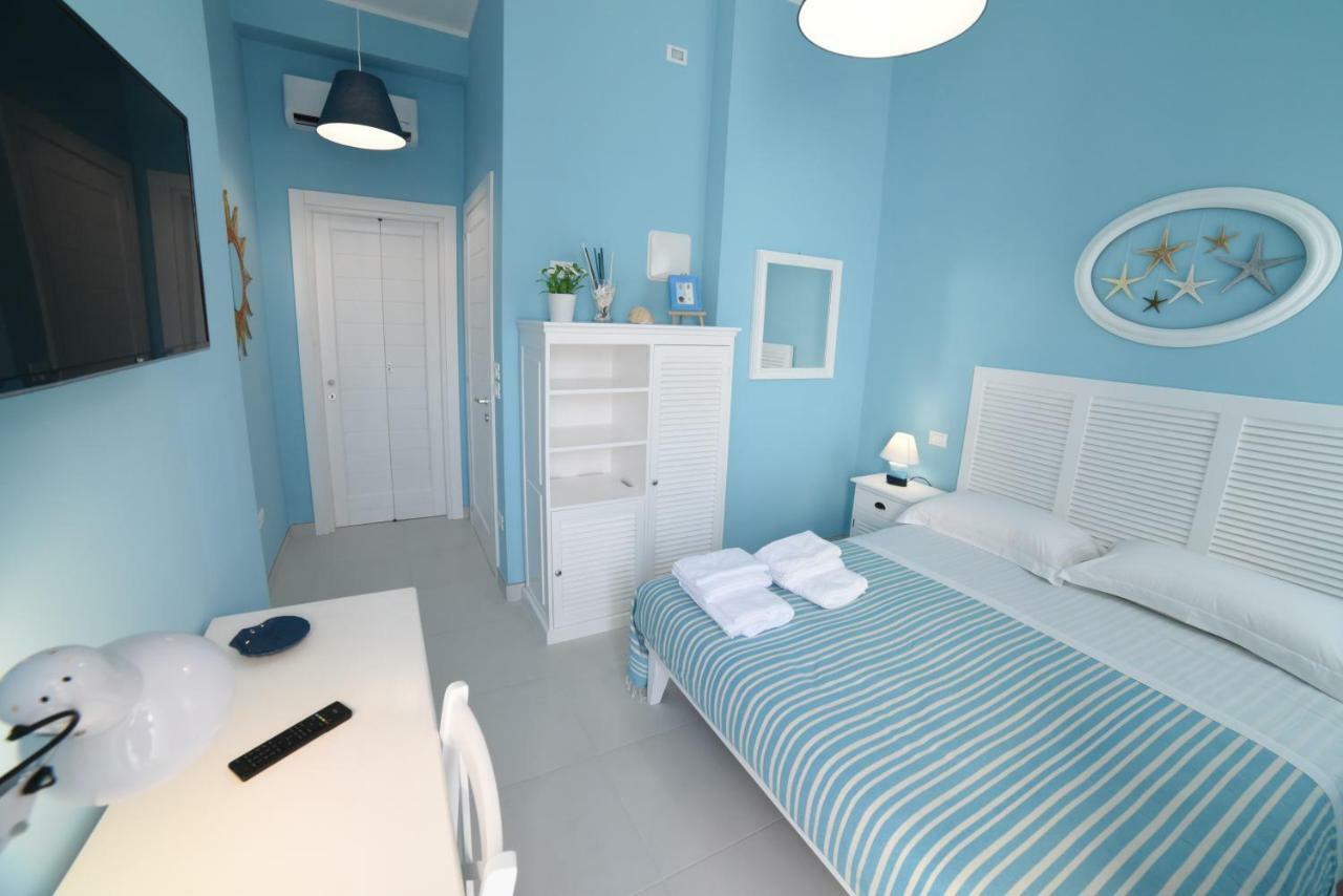 Latino Rent Room B&B Vista Mare ポルト・チェザーレオ エクステリア 写真