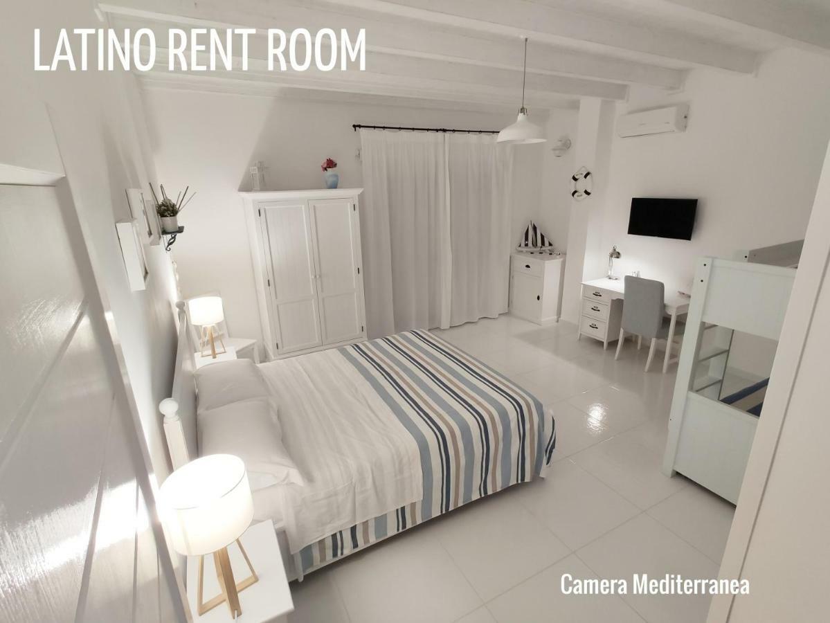 Latino Rent Room B&B Vista Mare ポルト・チェザーレオ エクステリア 写真