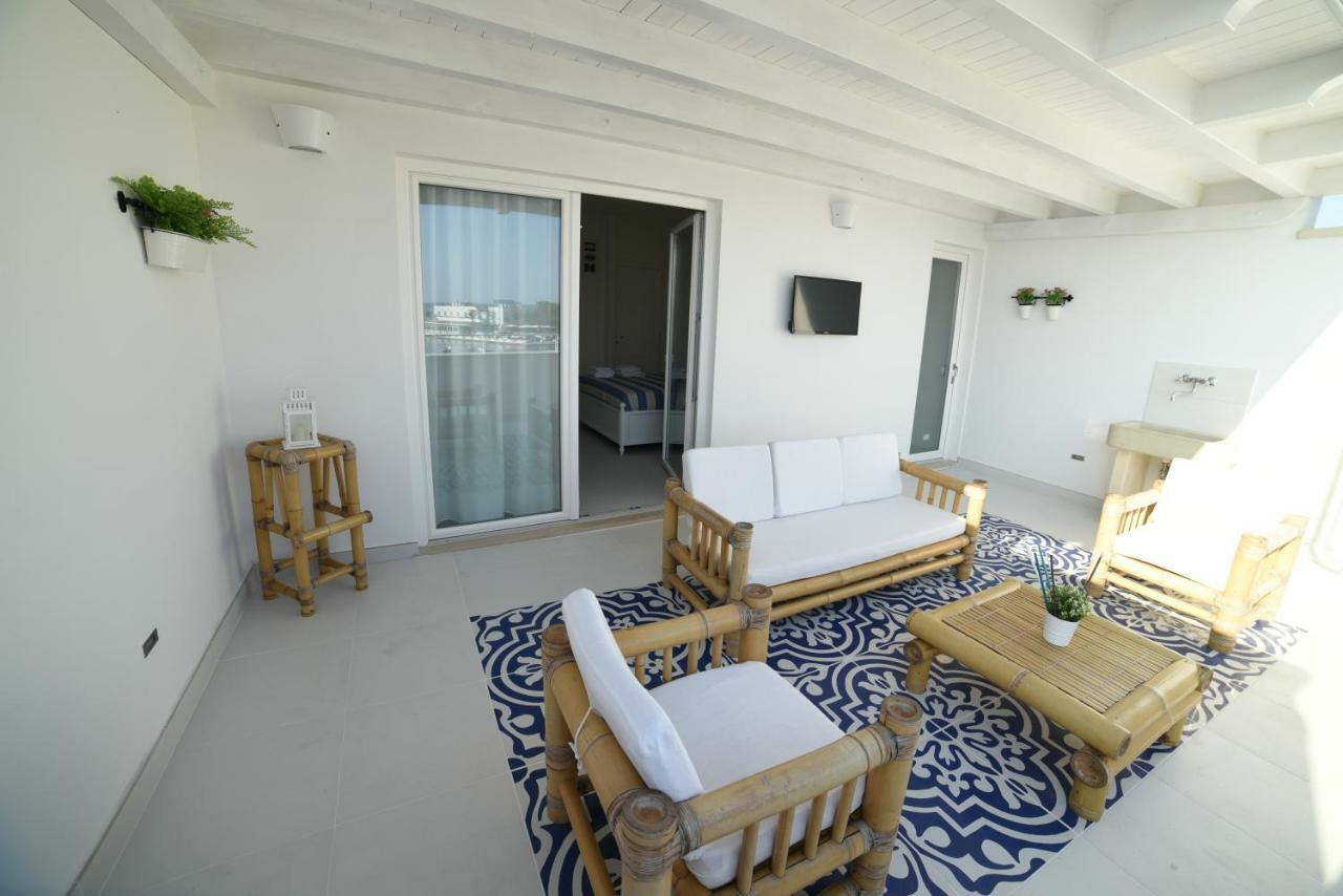 Latino Rent Room B&B Vista Mare ポルト・チェザーレオ エクステリア 写真